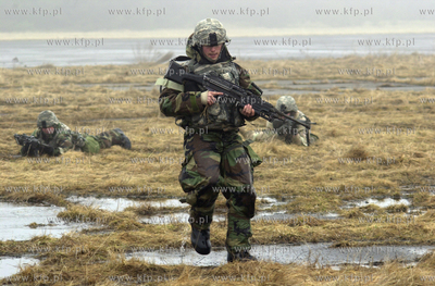 Cwiczenia 150 amerykańskich zolnierzy z niemieckiej...