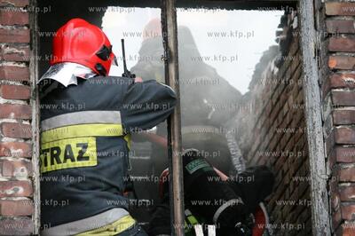 Pozar budynku przy ul. Starowiejskiej 11 w Gdansku-Letnicy....