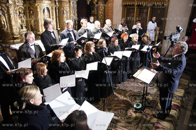 W Bazylice katedralnej w Pelplinie świecenia biskupie...