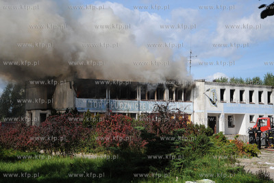 Pozar pustostanu na ulicy Hallera w Gdansku. Pozar...