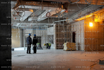 Zawieszenie wiechy na Teatrze Muzycznym w Gdyni. 16.04.2013...
