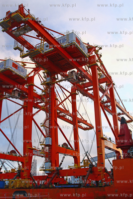 Nowe suwnice dla Baltyckiego Terminalu Kontenerowego...