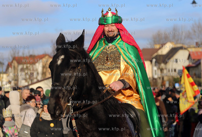 Orszak Trzech Kroli na ulicach Chojnic. 06.01.2015...
