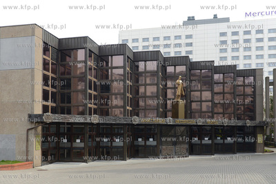 Zgodnie z obowiazujacymi od 25 marca rozporzadzeniami...