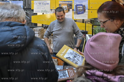 Gdańsk. C.H. Manhattan. Promocja albumu Fot. Kosycarz....