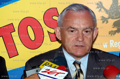 Wizyta premiera Leszka Millera w firmie Grupa Lotos...