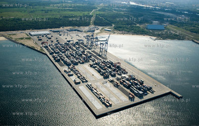 Gdansk, termial kontenerowy DCT z lotu ptaka. 30.05.2011...