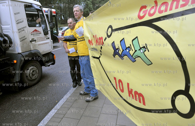 Mieszkancy Trojmiasta walcza o budowe drogi, ktora...