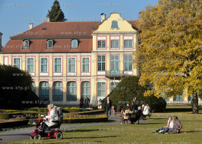 Park Oliwski w Gdansku Oliwie. Palac Opatow.  23.10.2011...