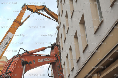 Wyburzanie dawnego Domu Towarowego PDT a obecnie Galerii...