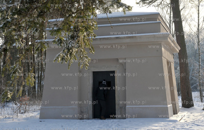 Odrestaurowany grobowiec Gralathow w Sulminie gmina...