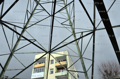 Gdansk Zaspa. Slupy z linia energetyczna wysokiego...