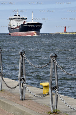 Gdańsk. Nowy Port.  Martwa Wisła. Kanał portowy...