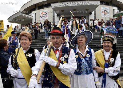 XIX Światowy Zjazd Kaszubów odbył się w Rumi. Przemarsz...