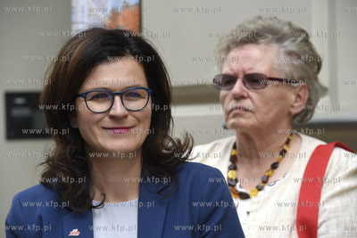 Przekazanie sześciu rodzinom kluczy do nowo wyremontowanej...