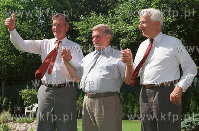 Byli prezydenci USA, Polski i Niemiec G.Bush, L.Walesa,...