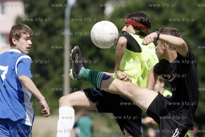 Gdansk Zaspa. Pilkarski turniej dzikich druzyn Do przerwy...