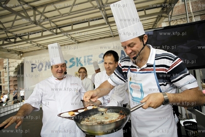 Gdansk, Dlugi Targ. Pomorskie smaki to pokazy przyrzadania...