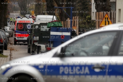 Gdynia. Policja przeszukuje kamienice na ul. Kasztanowej,...