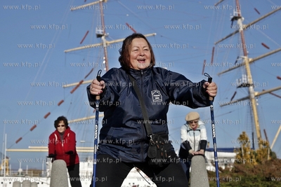 Zajecia z nordic walking grupy gdynskiego Centrum Aktywnosci...