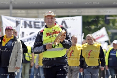 Gdansk. Demonstracja pracownikow firmy energetycznej...