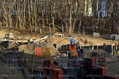 Uroczystość wmurowania kamienia węgielnego, pod
budowę...