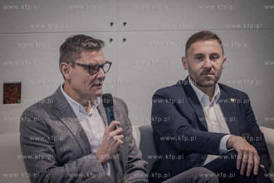 Konferencja prasowa, na której poinformowano dziennikarzy...