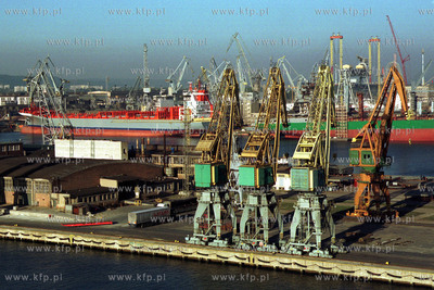 Port Gdynski. 25.10.2001 fot. Wojtek Jakubowski /KFP