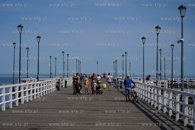 Wakacje w Gdańsku. Plaża w okolicy molo w Brzeźnie....