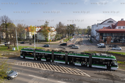 Skrzyżowanie al. Zwycięstwa z ul. Hallera przy Operze...