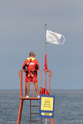 Ratownik WOPR na wieżyczce na plaży w Sopocie. 15.07.2026...