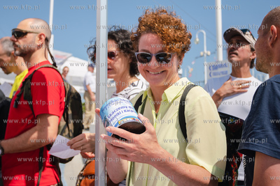 Sopot. 12. Charytatywny skok z molo do morza dla Moniki...