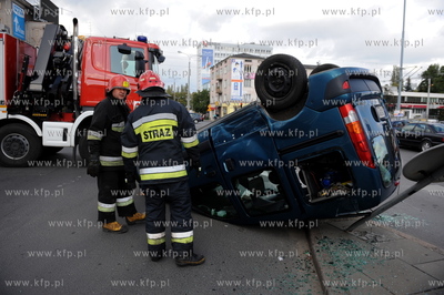 Gdansk. Wypadek dwoch aut na skrzyzowaniu ulic Grunwaldzkiej...