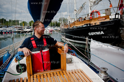 Gdynia. Port Jachtowy. Basen Zaruskiego. Zeglarz Maciej...