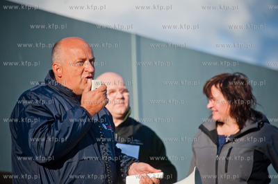 Gdansk. Happening przed Brama Historyczna nr 2 Stoczni...