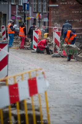Gdansk. Remont nawierzchni ulicy Ogarnej.
11.04.2013
fot....