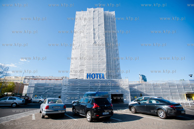 Zakryta fasada remontowanego hotelu Gdynia.
03.05.2014
fot....