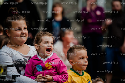 Gdansk. Podworko ulic Robotniczej i Jana z Kolna. Sasiedzi...