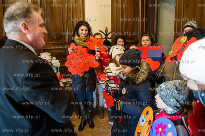 Gdansk. Podopieczni Palacu Mlodziezy wraz z rodzicami...