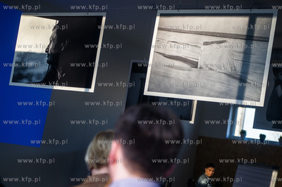 Gdansk. Galeria O Tu. Wernisaz wystawy zdjec pt. Sybera...