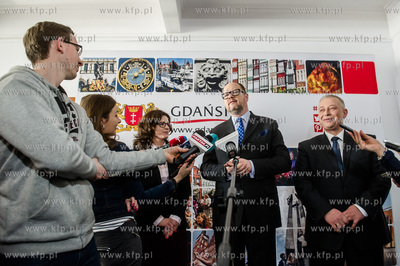 Gdańsk. Urząd Miasta. Konferencja prasowa na której...