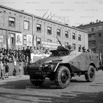 Defilada wojskowa na al. Grunwaldzkiej w Gdansku Wrzeszczu....