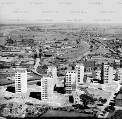 Gdansk. Wiezowce i kosciol pw. Matki Boskiej Bolesnej...