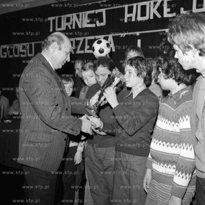 Wręczenie nagród w turnieju hokejowym o puchar Głosu...