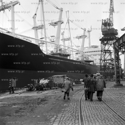 W porcie gdyńskim. 
4.09.1972
1wrzesien1972_z.kosycarz_p5
Fot....
