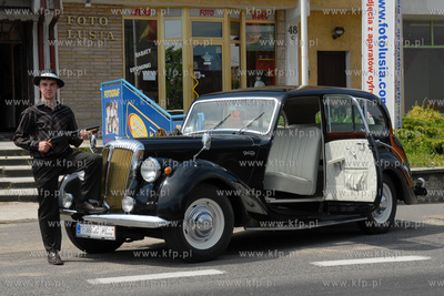 Na bardzo oryginalny pomysl zareklamowania swego zakladu...