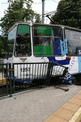 Gdansk.Tramwaj linii 12 wypadl z szyn kolo Opery Baltyckiej.

13.07.2008

Sebastian...