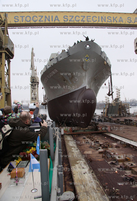 W stoczni Szczecinskiej Nowa odbylo sie ostatnie wodowanie...