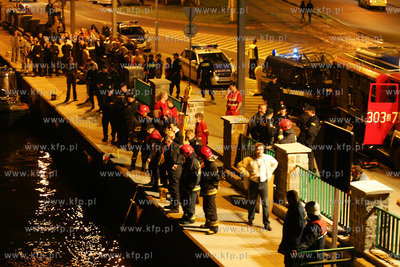 Szczecin. Okolo godz 00.20 samochod osobowy marki BMW...