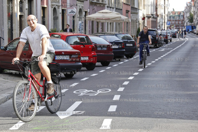 Nowa sciezka rowerowa na ul. Ogarnej w Gdansku. Mozna...